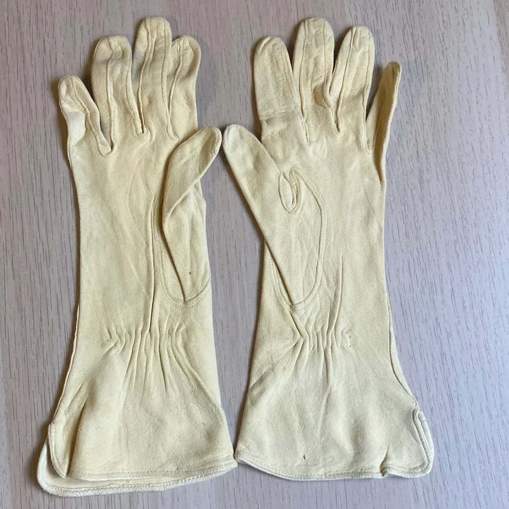Vintage Yellow Leather Gloves, 6 1/2, women’s made in England elegant soft